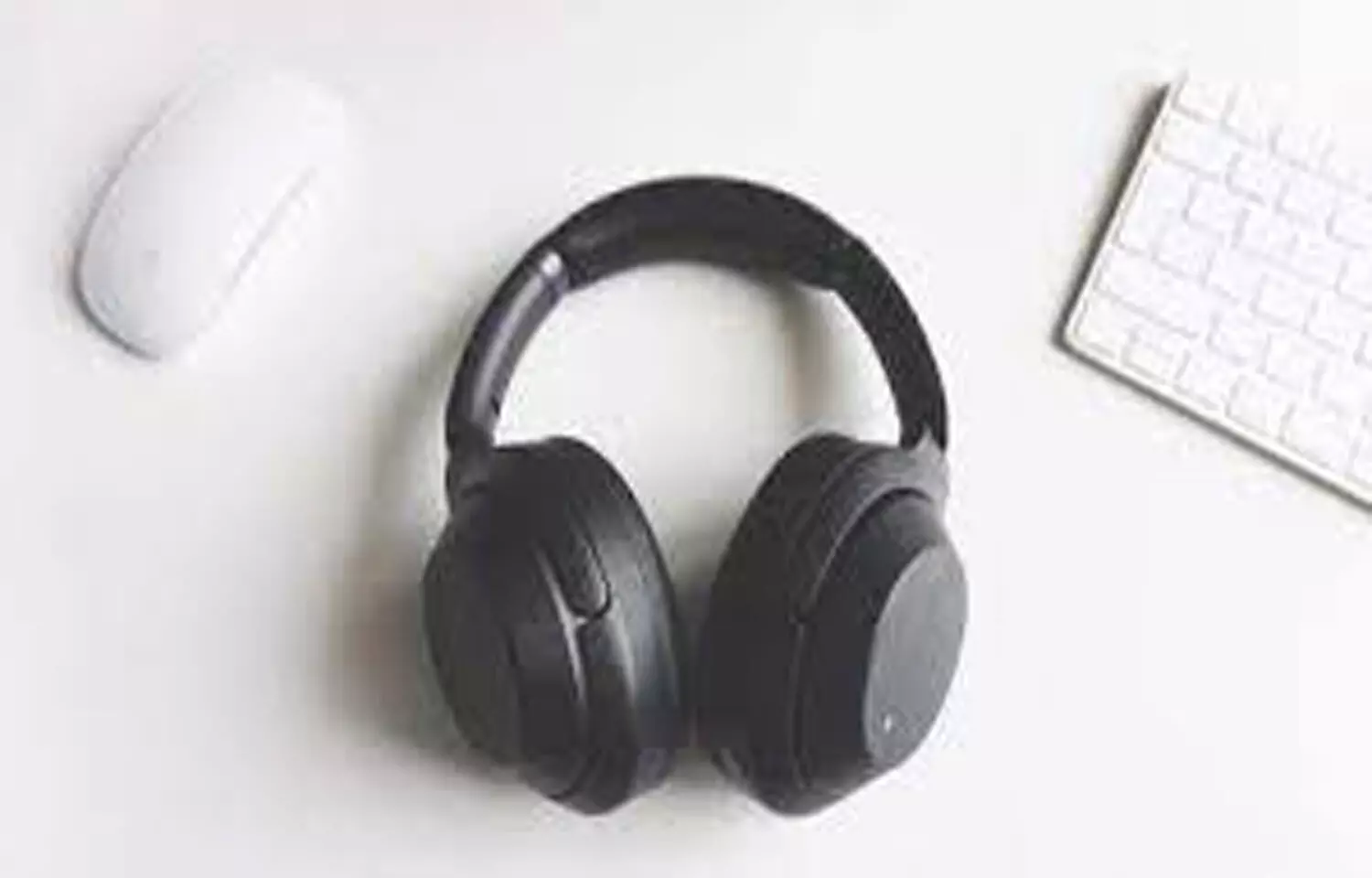 Slow-Tempo Music Intervention Shows No Significant Benefit in Mechanically Ventilated Older Adults: JAMA