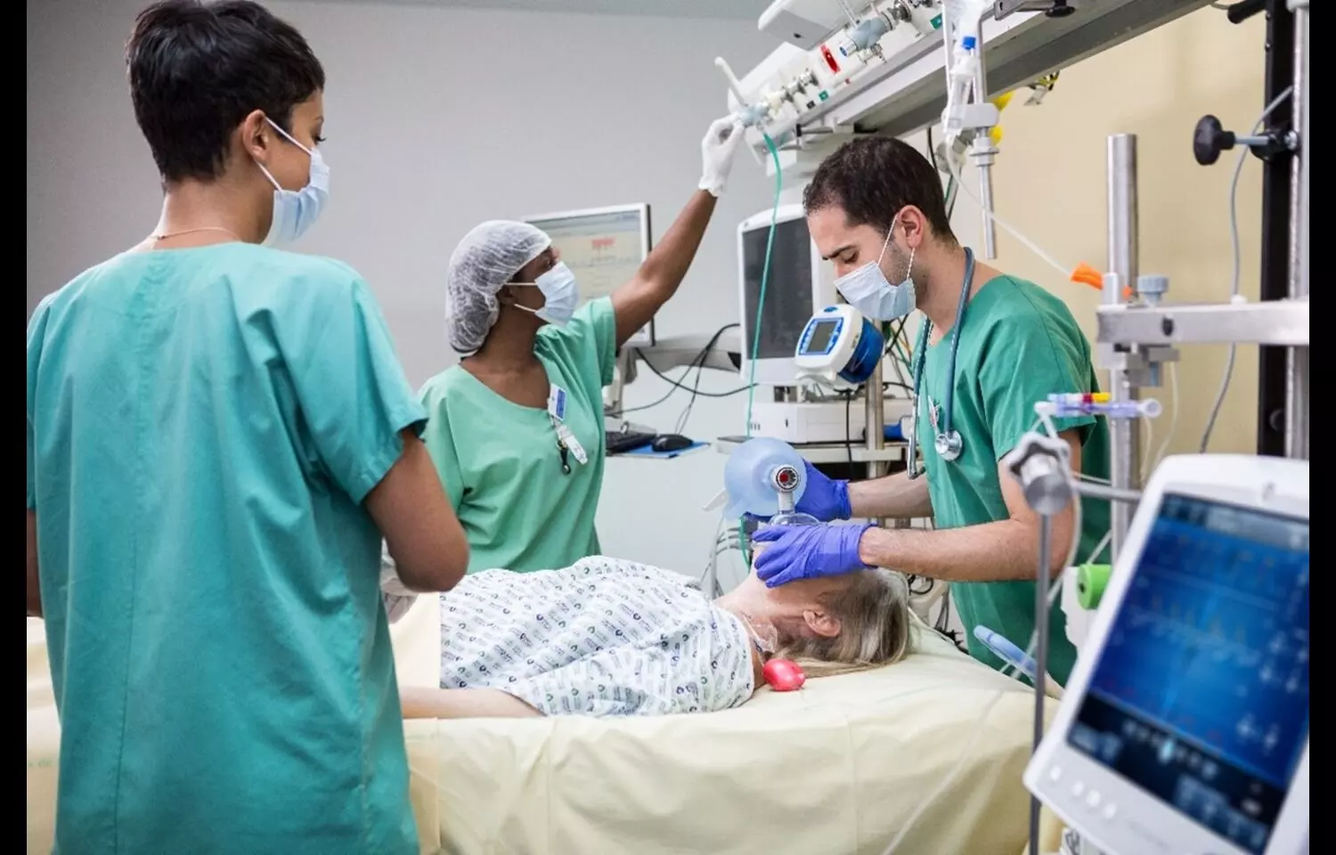 Robot-assisted surgery tied to Higher postoperative Pulmonary Complications versus conventional laparoscopic surgery: Study