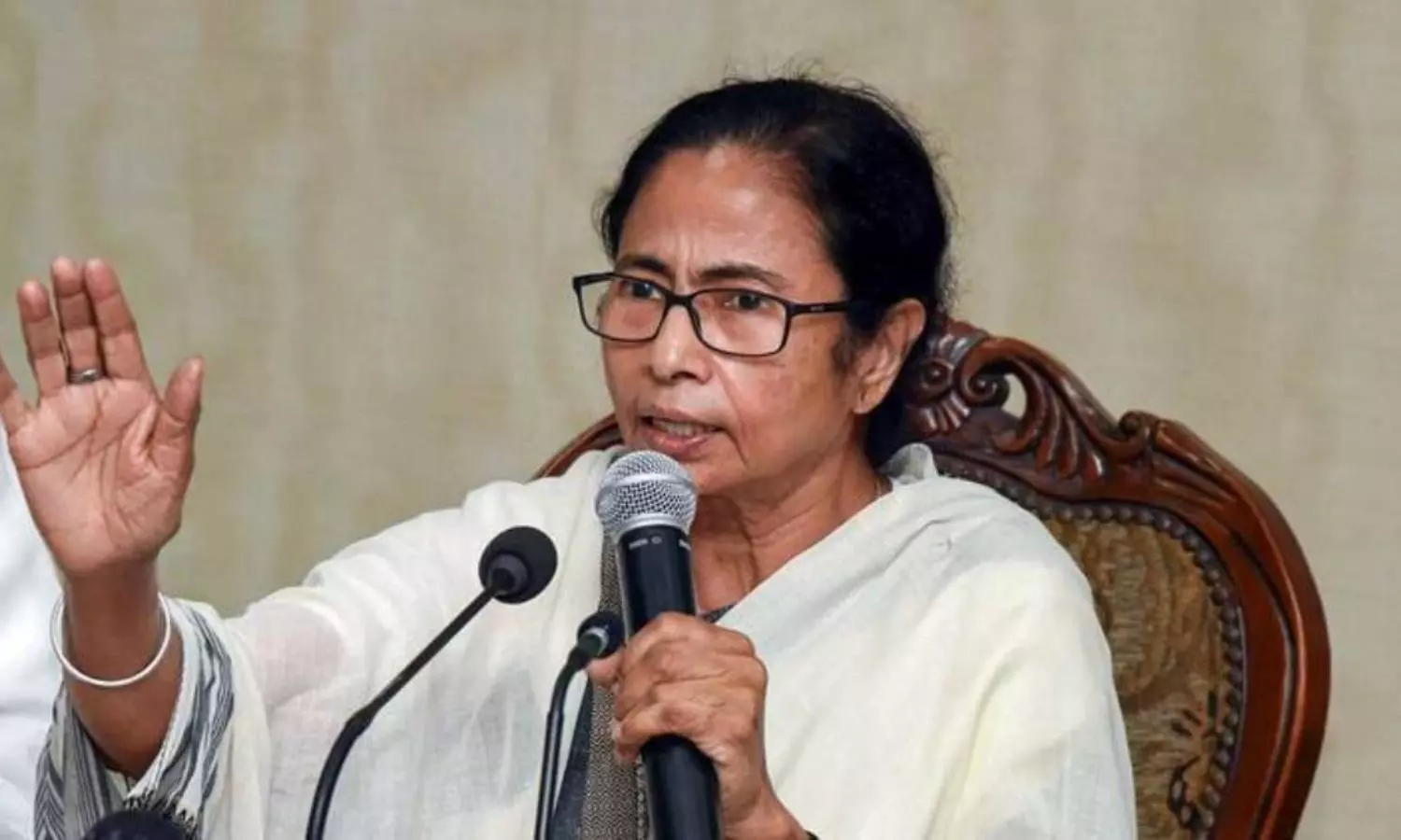 Mamata Banerjee inaugurates new SSKM block, criticizes Ayushman Bharat