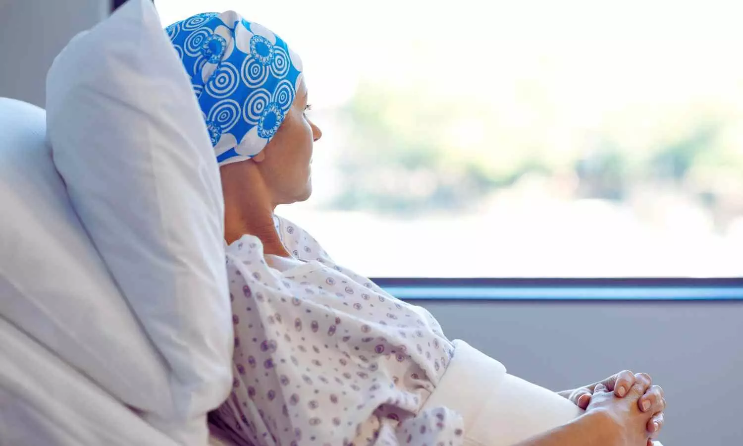 Are patients undergoing surgery for early-stage cancer at risk of persistent opioid use?