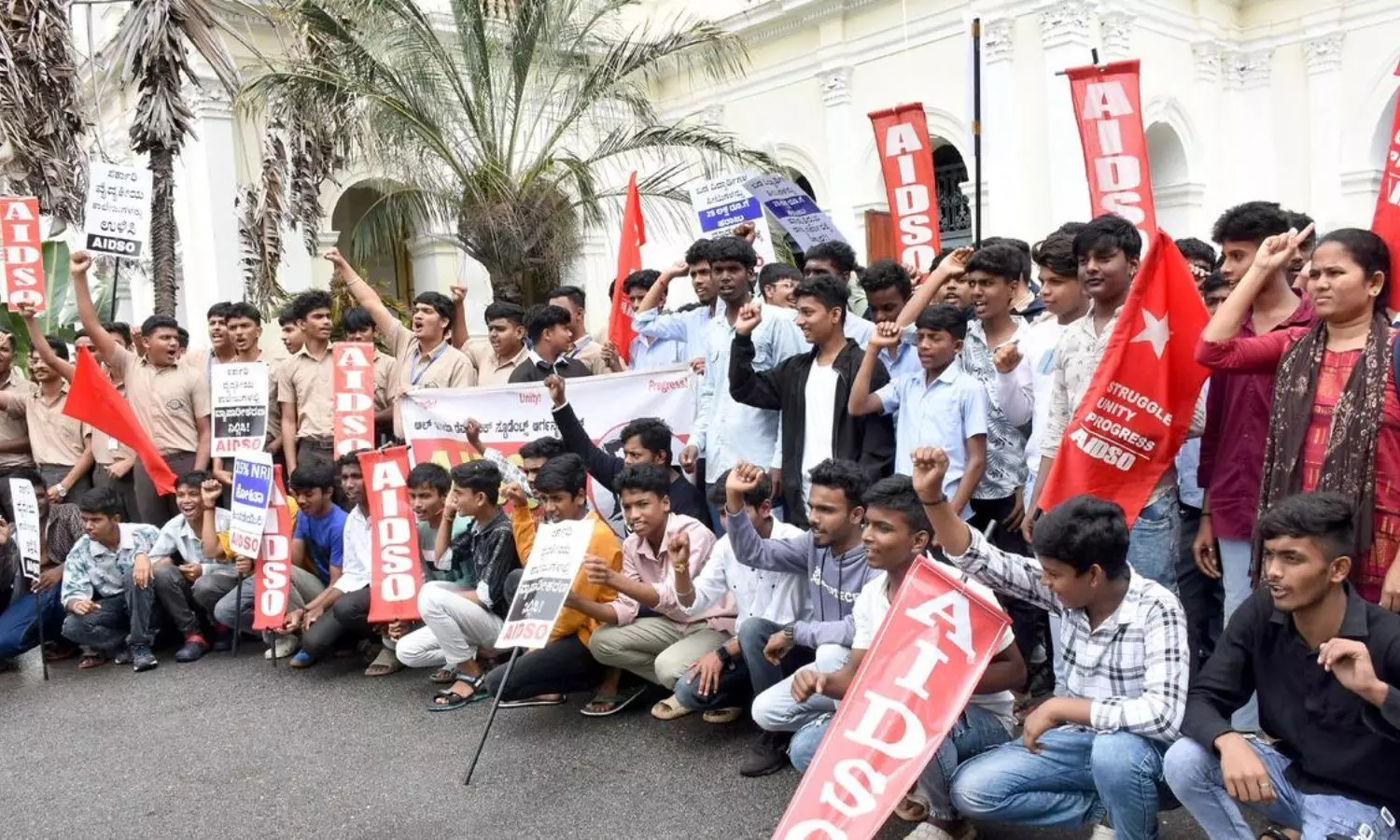 Students protest Karnataka's 15 percent NRI quota in Govt Medical Colleges