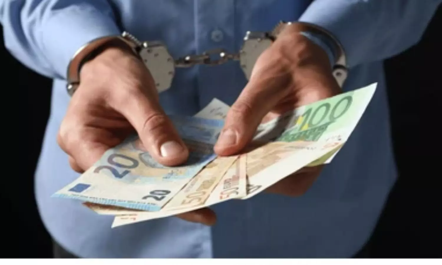 MP Medical officer, supervisor caught taking Rs 30,000 bribe